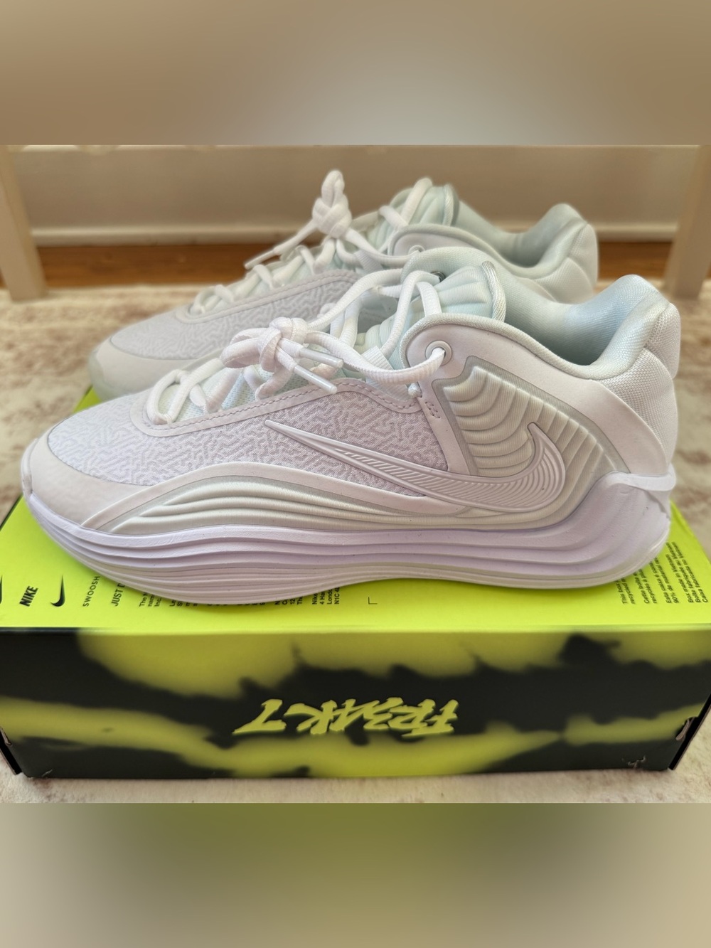 Giannis Freak 7 Nike White w/ Light Mint Green Men’s 8.5 Women’s 10 - New in box